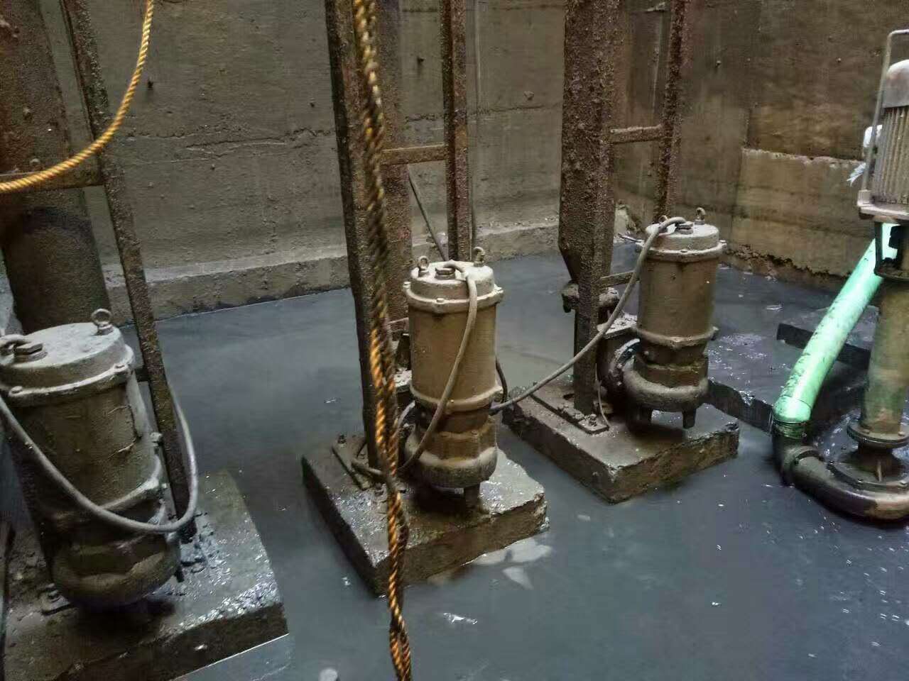 福贡污水池清理